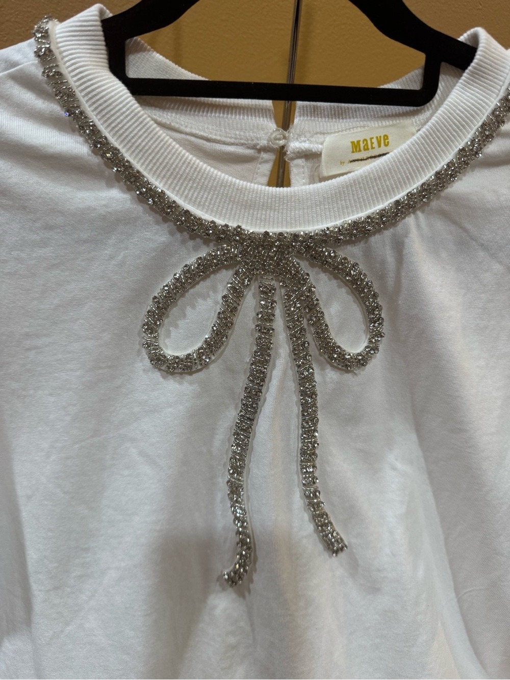 39.Maeve Rhinestone Bow Tee - Picture 4 of 9